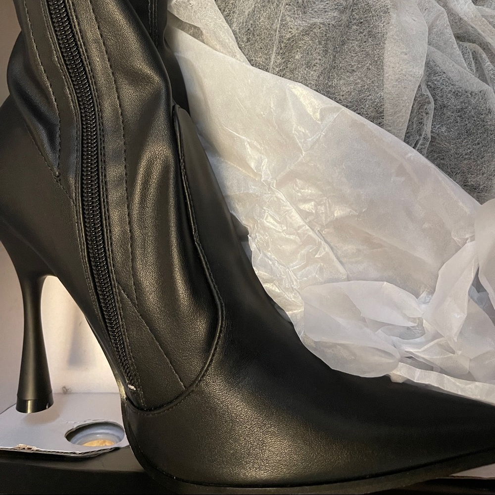 Fashion nova Aspen heels bootie